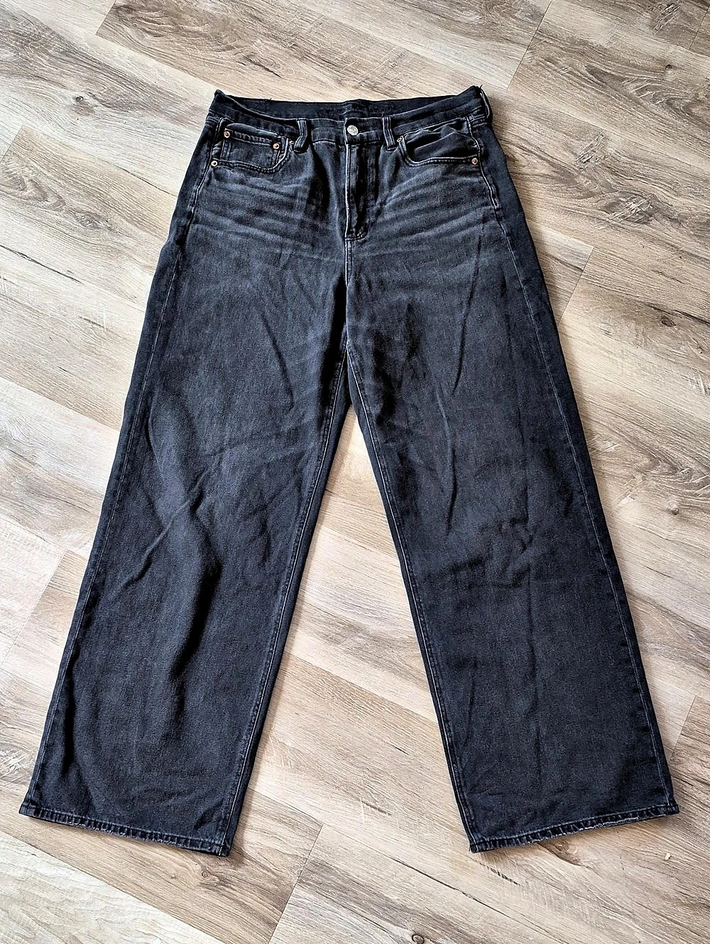 American Eagle Strigid Curvy Super High-rise Straight Jeans